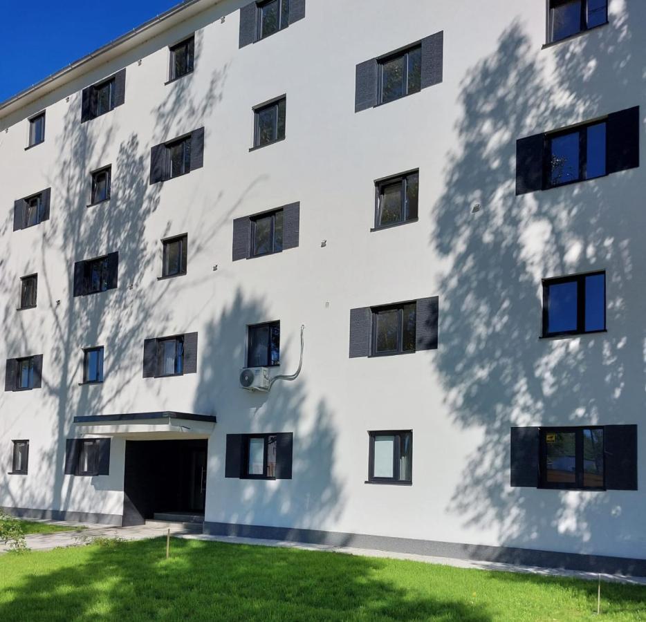 Ferienwohnung Apartalux Oradea Exterior foto