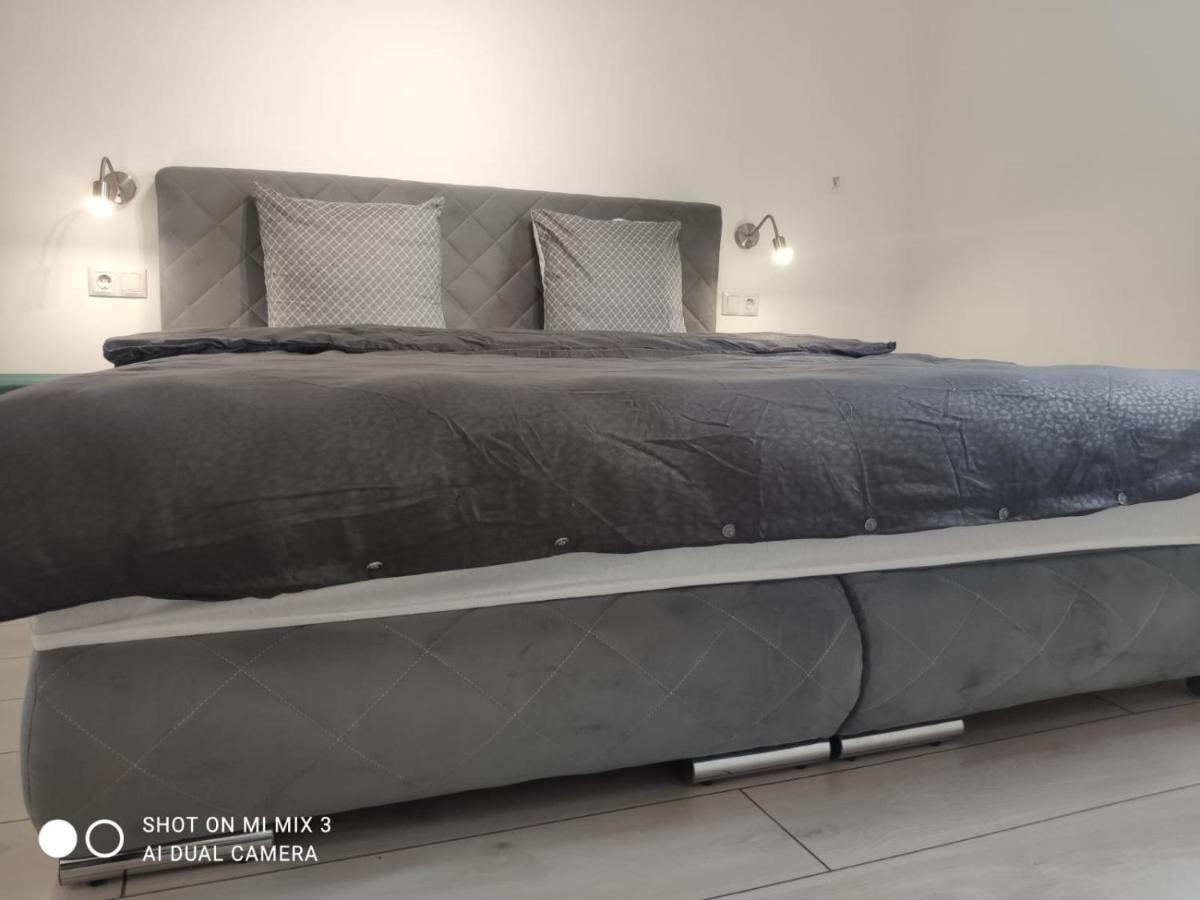 Ferienwohnung Apartalux Oradea Exterior foto